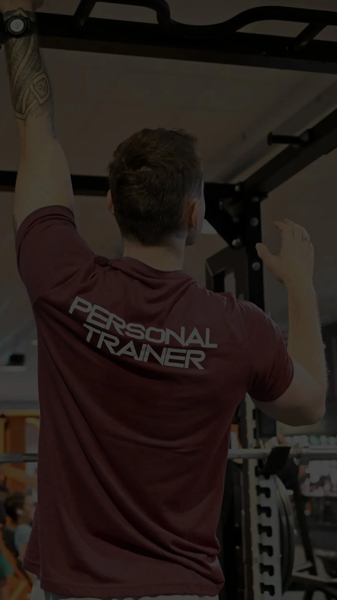 Jérémy de dos, t-shirt « Personal Trainer »